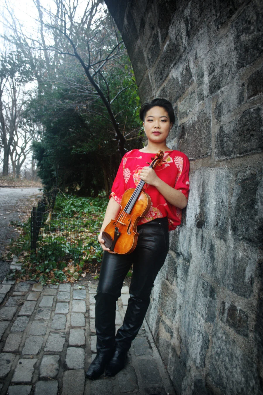 New York native Manami Mizumoto started her lifelong relationship with music at age 3 on the violin. Early exposure to chamber music both at home and later in her studies, sparked in her a devoted love of collaboration. This led to a fascination with performing contemporary music and working with living composers, which recently led to a project to benefit women’s shelters in NYC. With Uhuru Quartet, a group she is a founding member of, Manami co-created and led a songwriting workshop as well as a benefit concert with composer Sato Matsui at the Women In Need shelter, and hopes to continue growing this project with more composer-collaborators and shelters in the future. Her driving curiosity is currently in exploring the dialogue between ancient and contemporary thoughts, as well as the dichotomy between nature and human development. Manami currently studies at the Juilliard School, where she is in the Historical Performance program for her Masters’ degree.