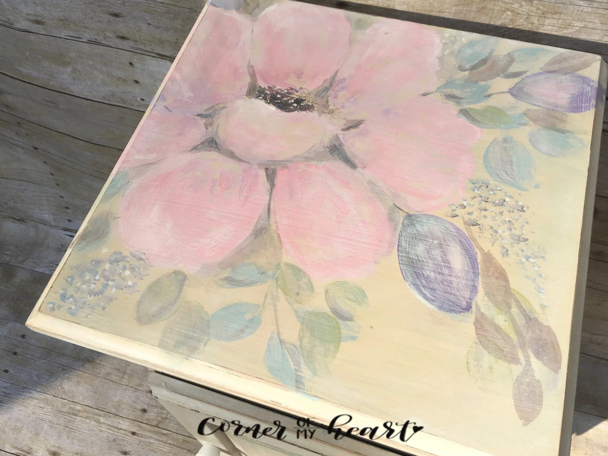 Accent table/cabinet with flower
