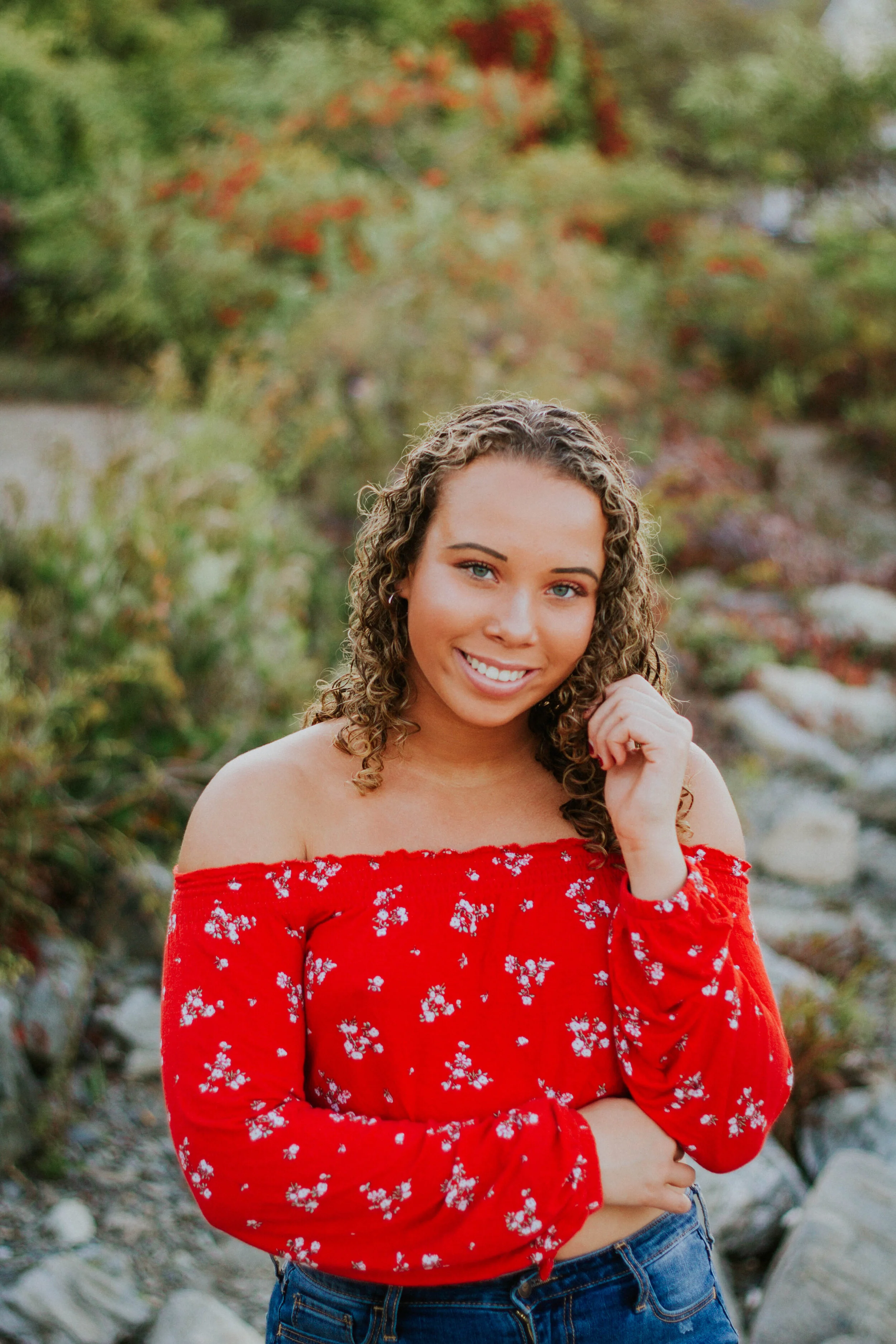 Senior Photos, Be Happy to Look Back: Professional Senior Photos vs. DIY &amp; Finding Your Match