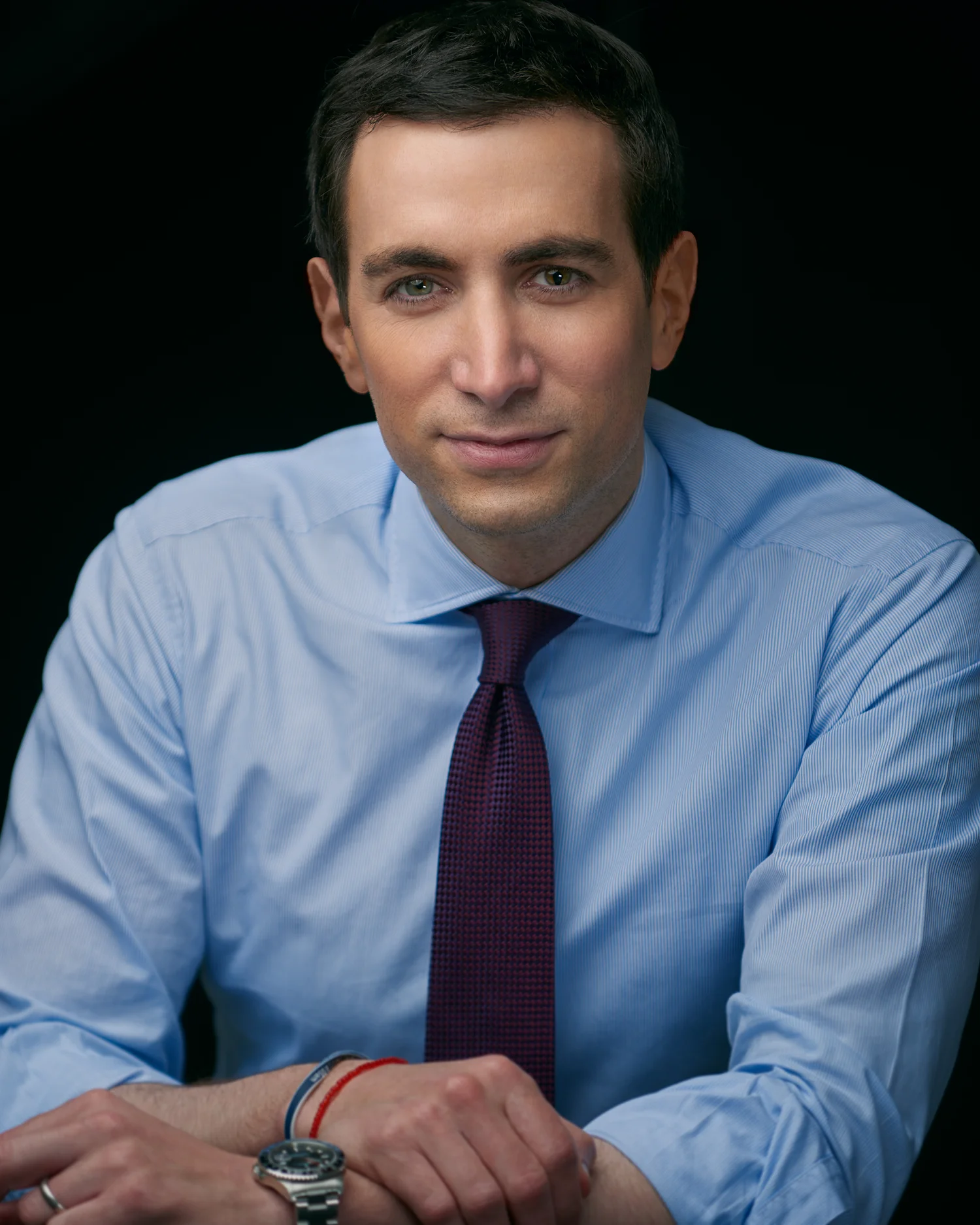 The Unexpected Truth About Andrew Ross Sorkin'S Eye Color - g2yejmw