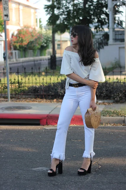 WHITE JEANS