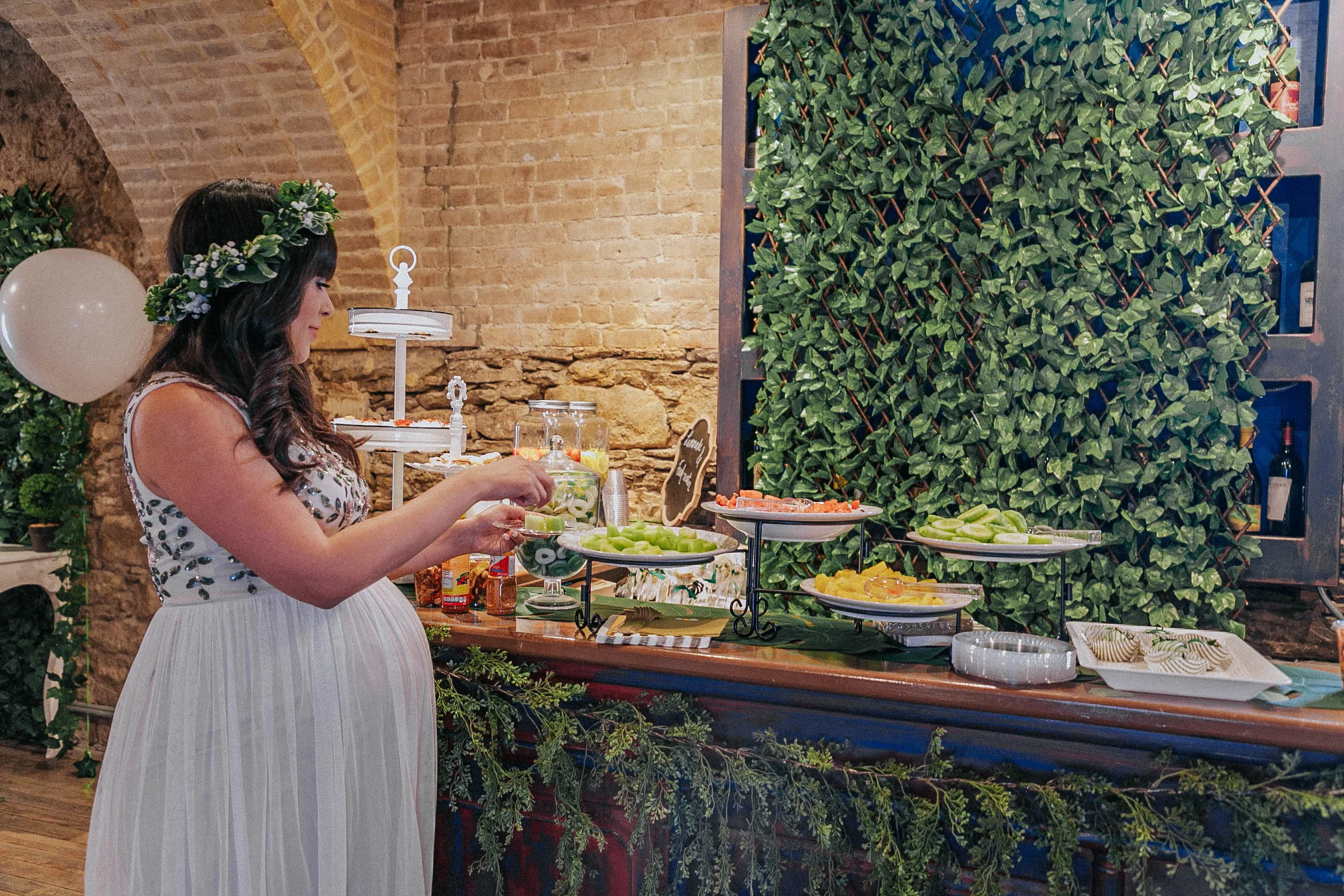A super green bar with fruits and many bakery, for all the tastes!