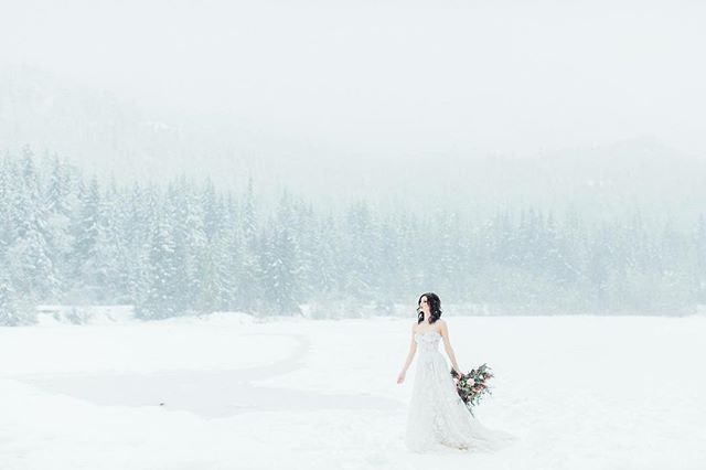 Waiting for that snowfall ❄️
Model : @claudiabakehouse 
Make Up : @jasminehoffman 
Planner : @bootsnlaceweddings 
Florals : @mapleridgeflorist 
Dress : @bisou_bridal 
Designer : @galialahav 
Hair : @ziastolbie 
Venue : @nitalakelodge