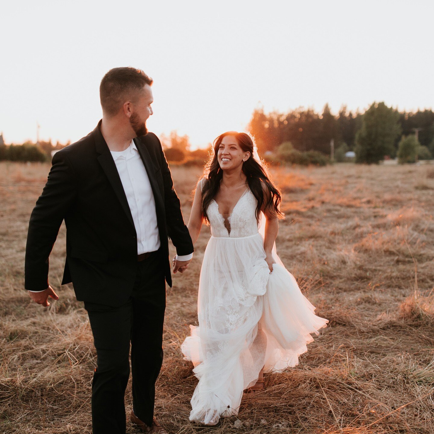 A throwback to Aimee and Adam's perfect summer wedding with that dreamy afternoon glow. We can't wait for wedding season! 
We still have some 2023 availability! Hit the link in our bio to contact us. We'd love to host your wedding! 

📷 : @breannaplu