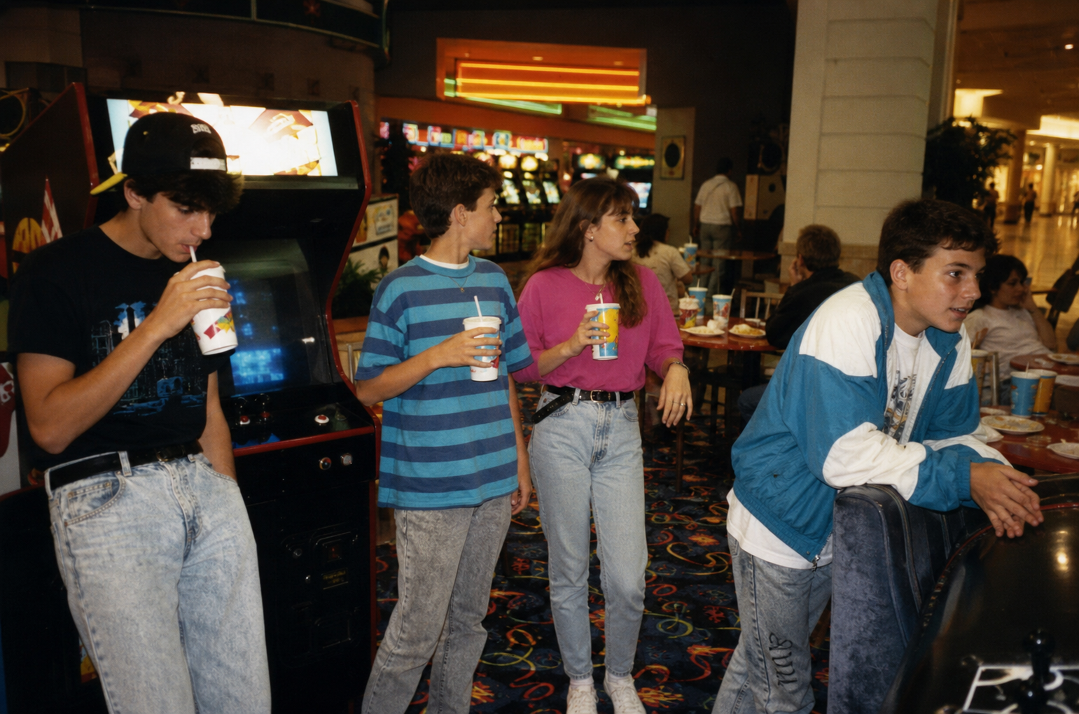 mall-arcade-food-court-night.png