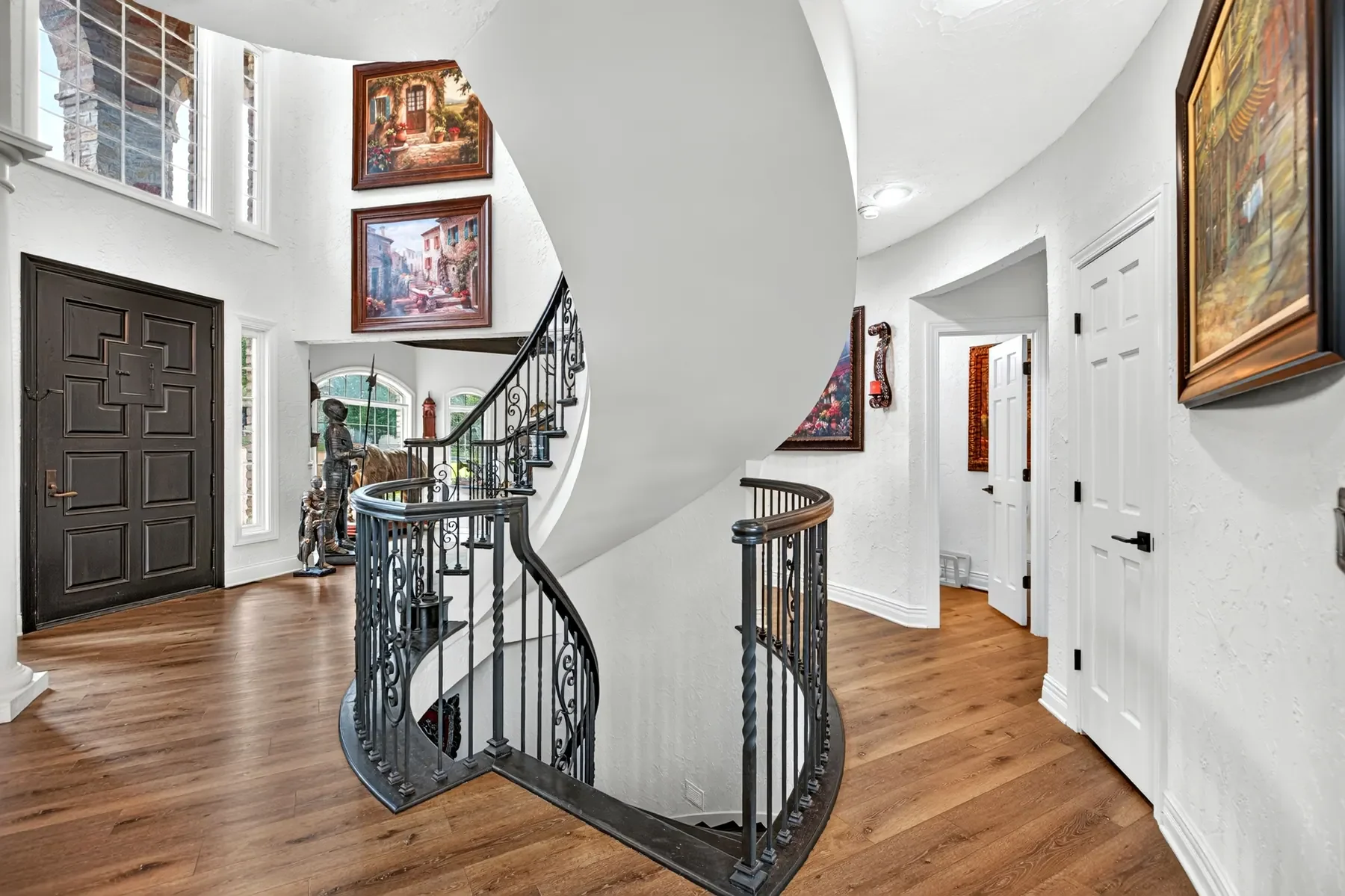 14-curved-staircase.webp
