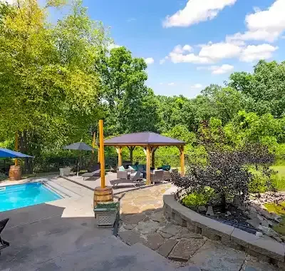04-pool-gazebo.webp