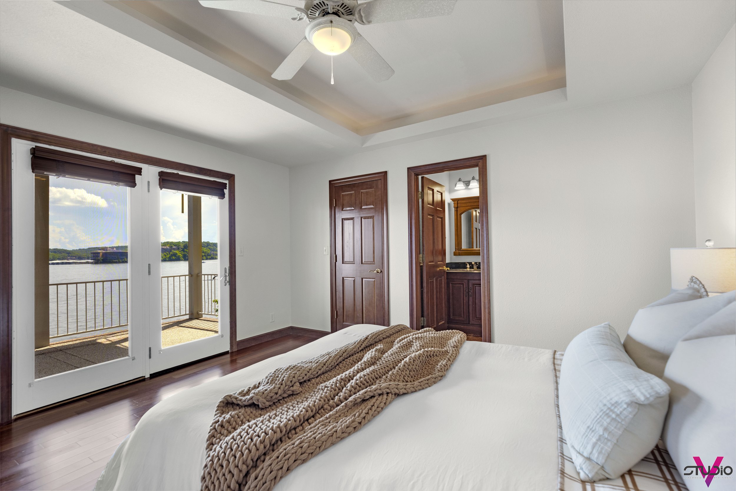 1129-Beacon-Point-Circle-Lake-Ozark-033.jpg