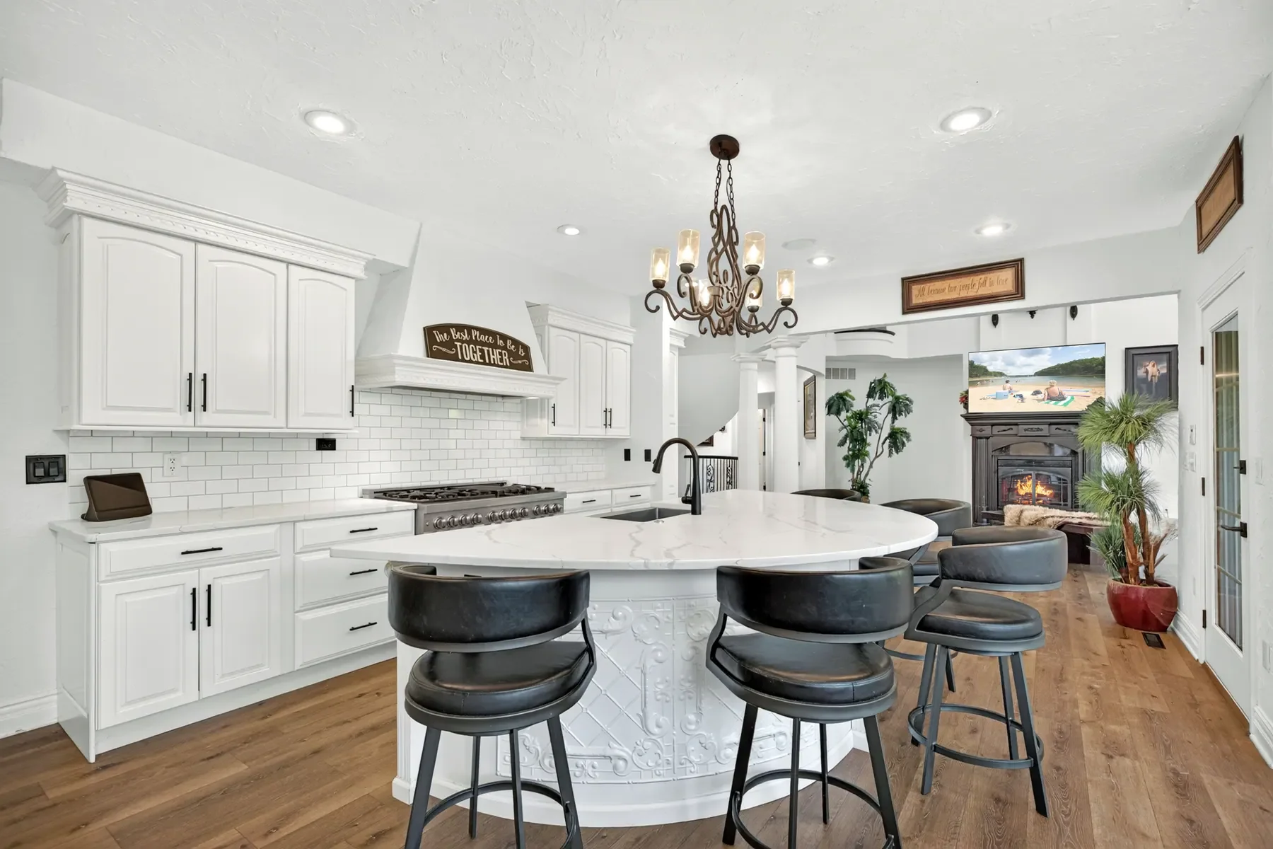 09-kitchen-island.webp