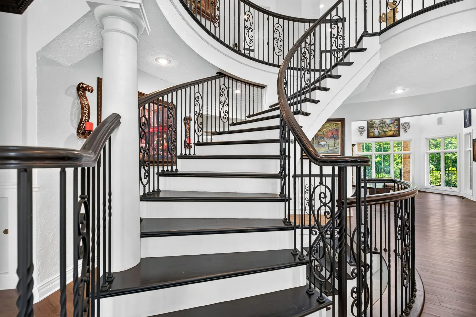 23-staircase-detail.webp