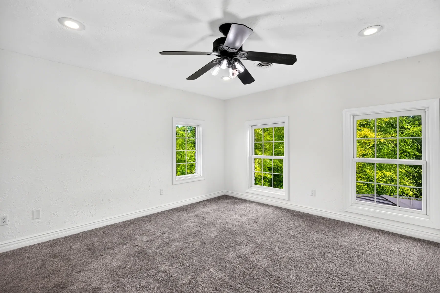 29-guest-bedroom.webp
