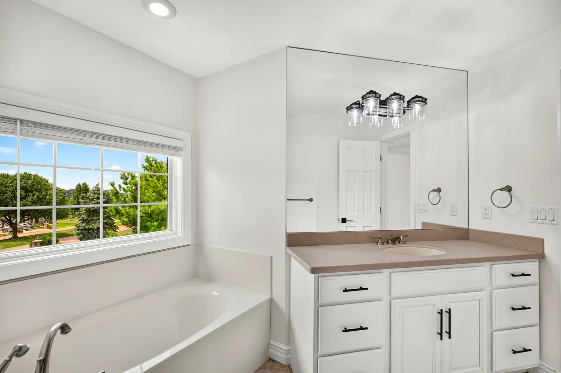 31-guest-bath.webp