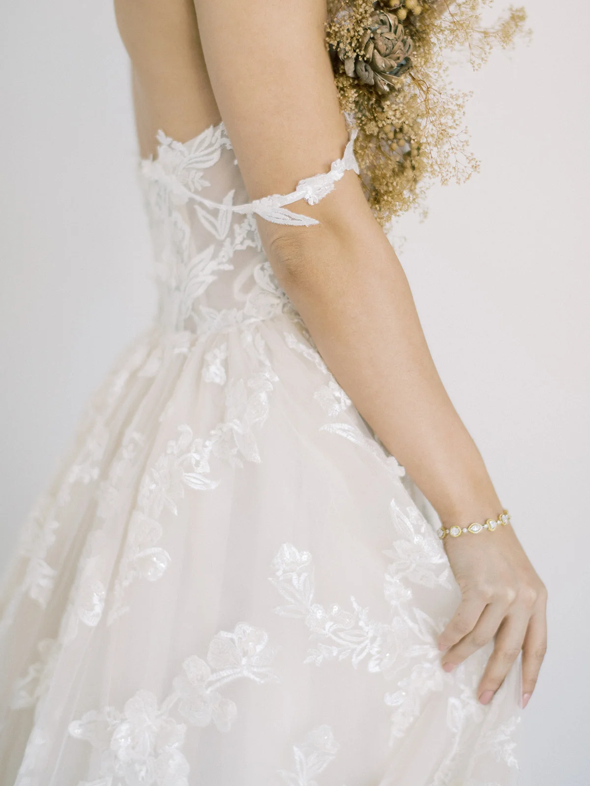jinza-bridal-elvet-collection-iris-strap-details.jpg