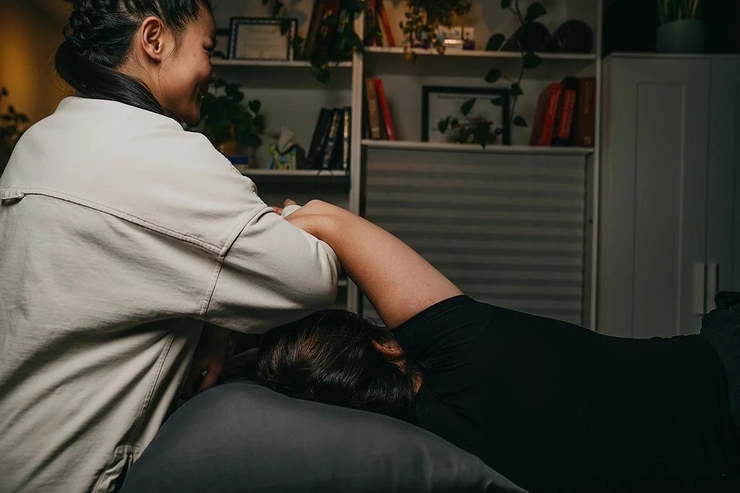 Fascial Stretch Therapy for the Lats
Fascial Stretch Therapy (FST) is one of the more relaxing hands on modalities that targets the fascial connective tissue system in the body. It utilizes a lot of traction and movement/PNF techniques that is great