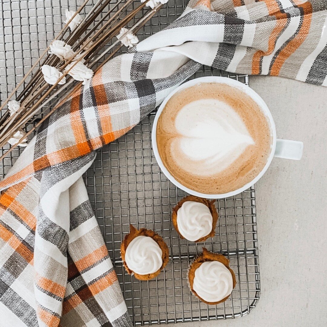 Cozy Fall Sundays call for cozy Fall eats! We love this classic combo: oat milk latte and a pumpkin muffin with cream cheese icing 🧜&zwj;♀️