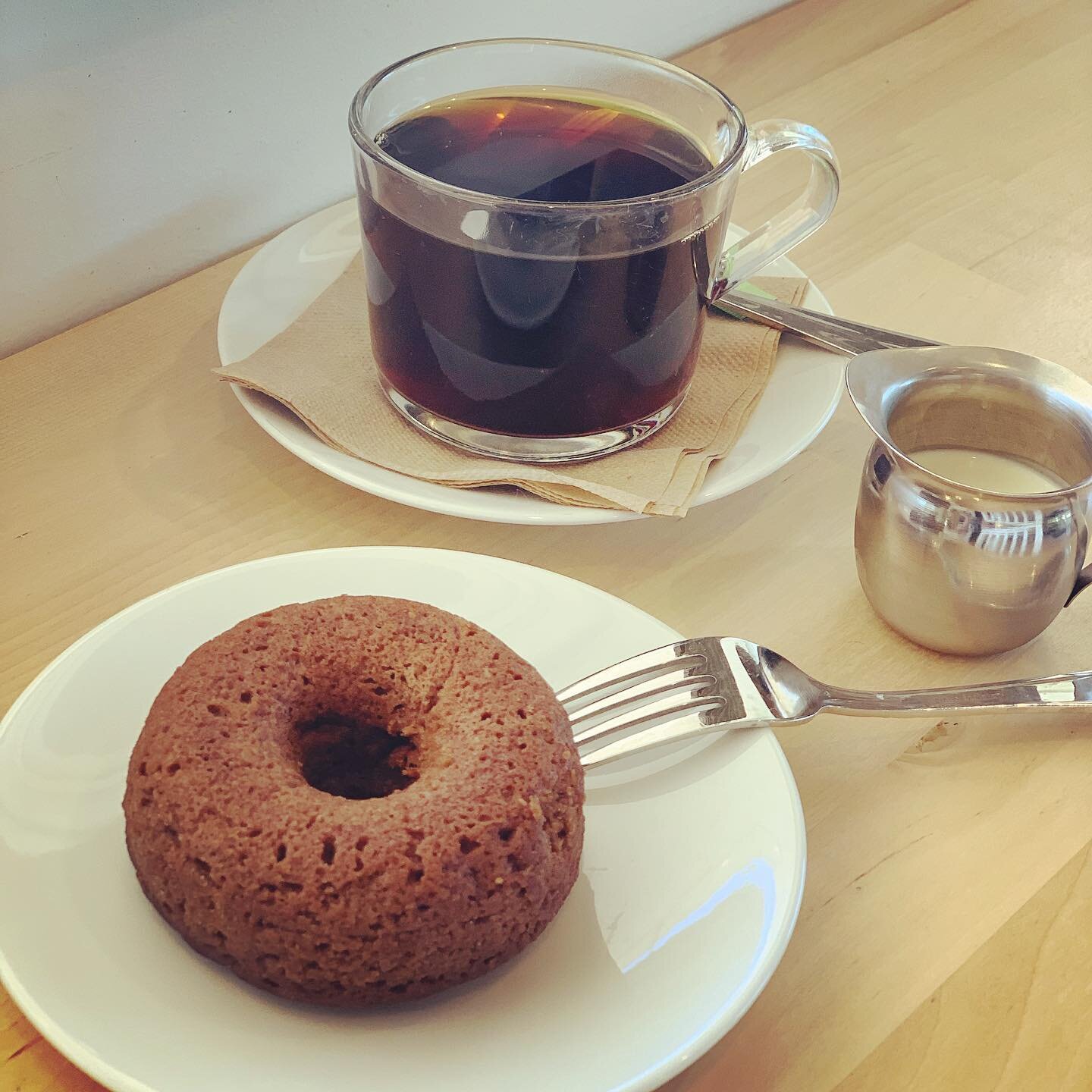 Olivia&rsquo;s Organic Café is very excited to offer this beautiful new keto option! In addition to being Gluten-free and Dairy-free, these babies are Grain-free and Sugar-free!: Donut flavors are Chocolate Raspberry and Cinnamon 🤩 They. Are. So. G