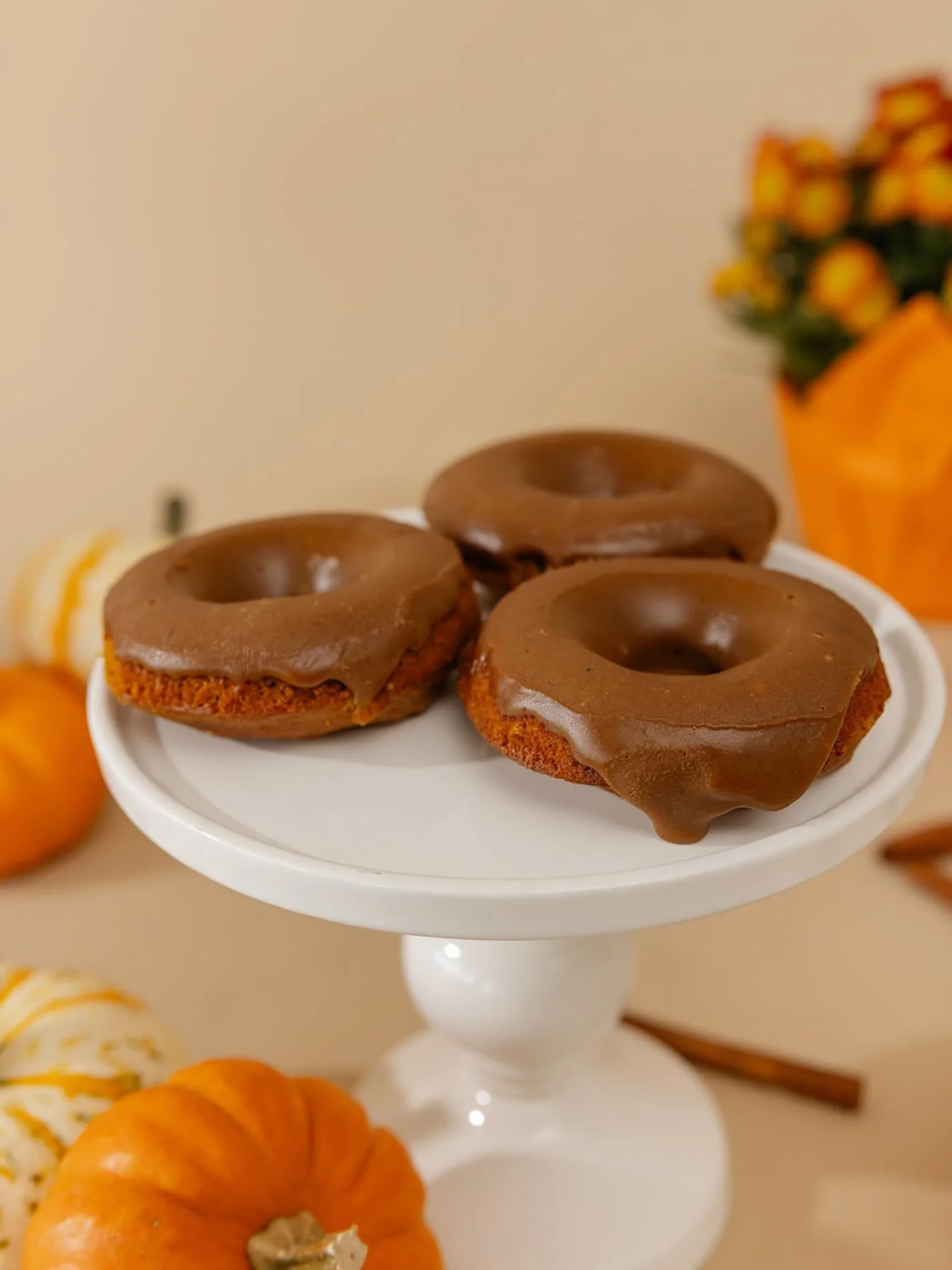 *NEW* π Pumpkin Paleo Donut π§‘ This treat gets you all the pumpkin fall cozy with no refined sugar, no grains and as always gluten and dairy free! Try one while they’re in the case now through November!
See you tomorrow at 8am! π