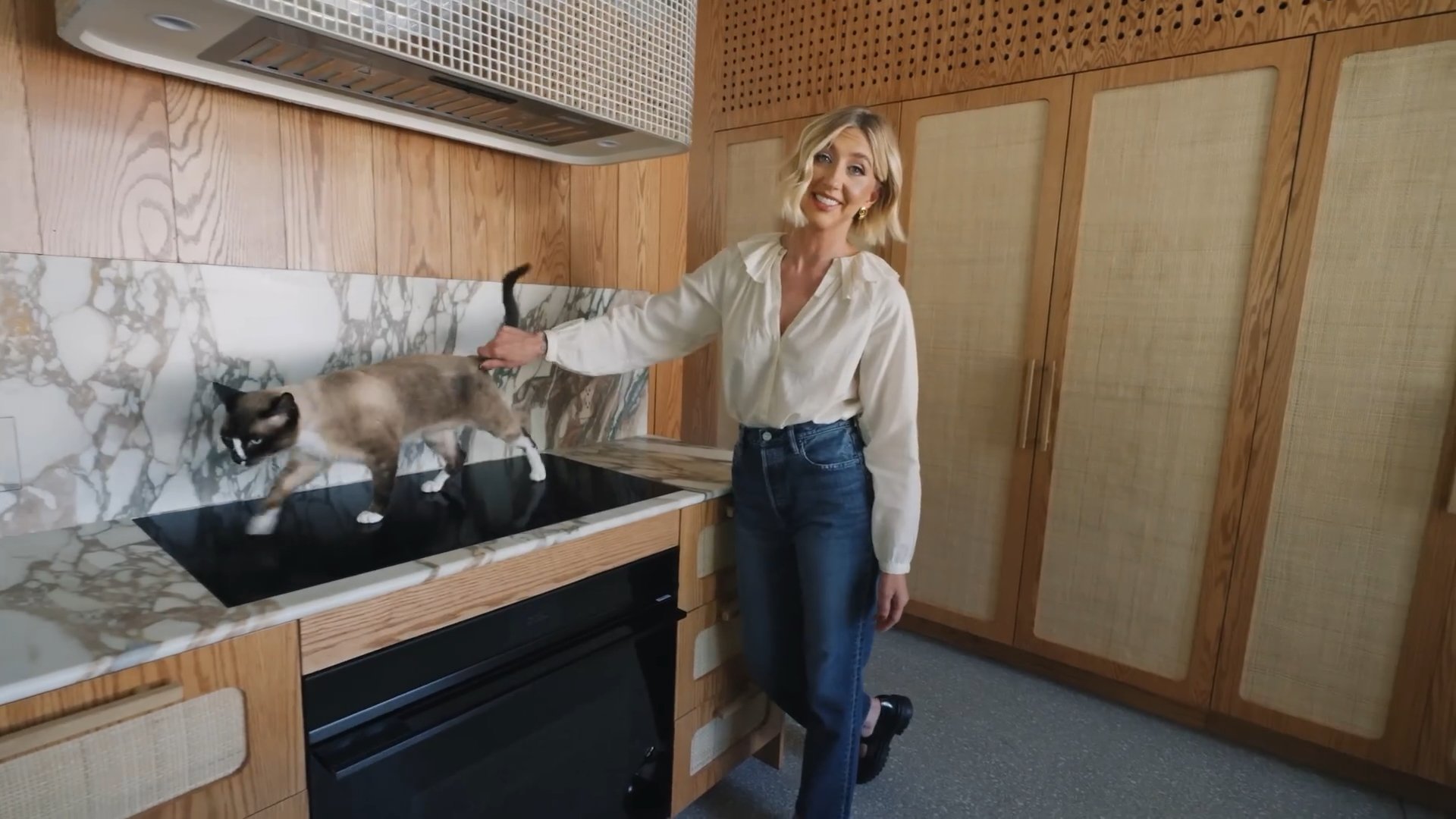 Heidi Gardner_Architectural Digest_Still Frames_6.jpg