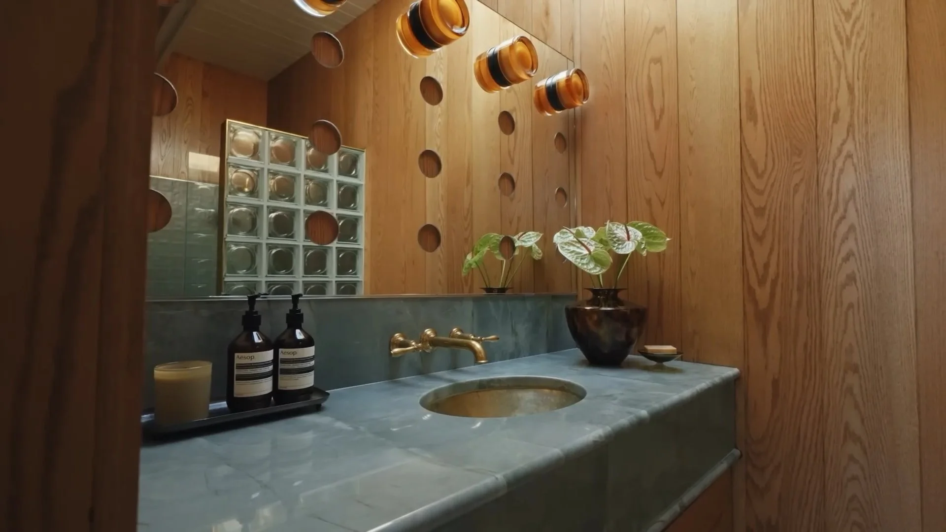 Heidi Gardner_Architectural Digest_Still Frames_8.jpg