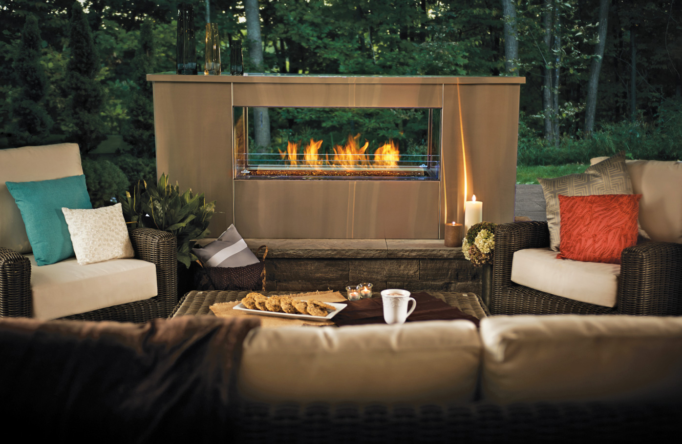 Napoleon-Fireplaces-Seattle_outdoor_livingroom.jpg