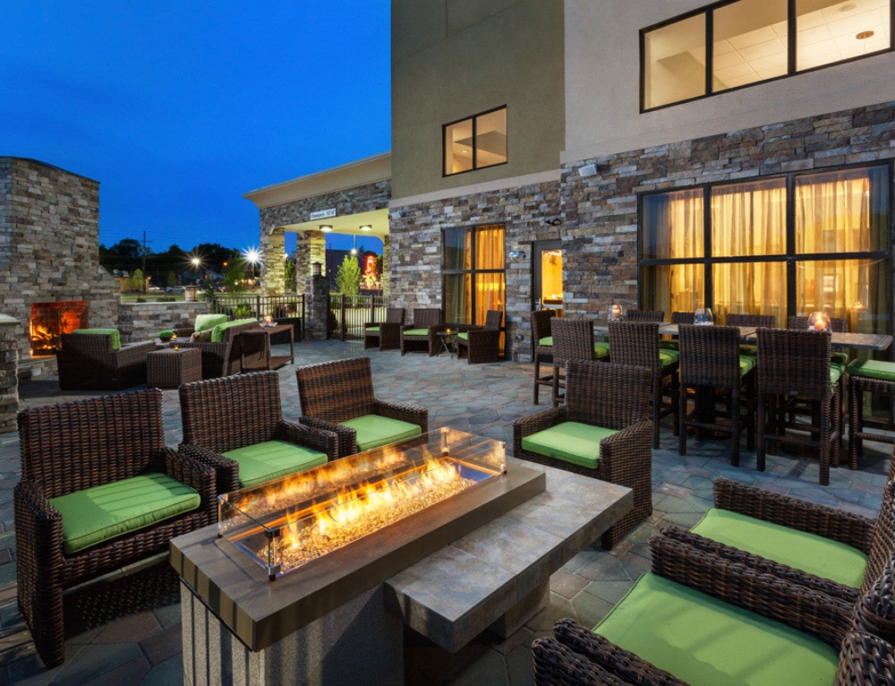 Kingsman-Fireplaces-Seattle_outdoor_hotel.jpg