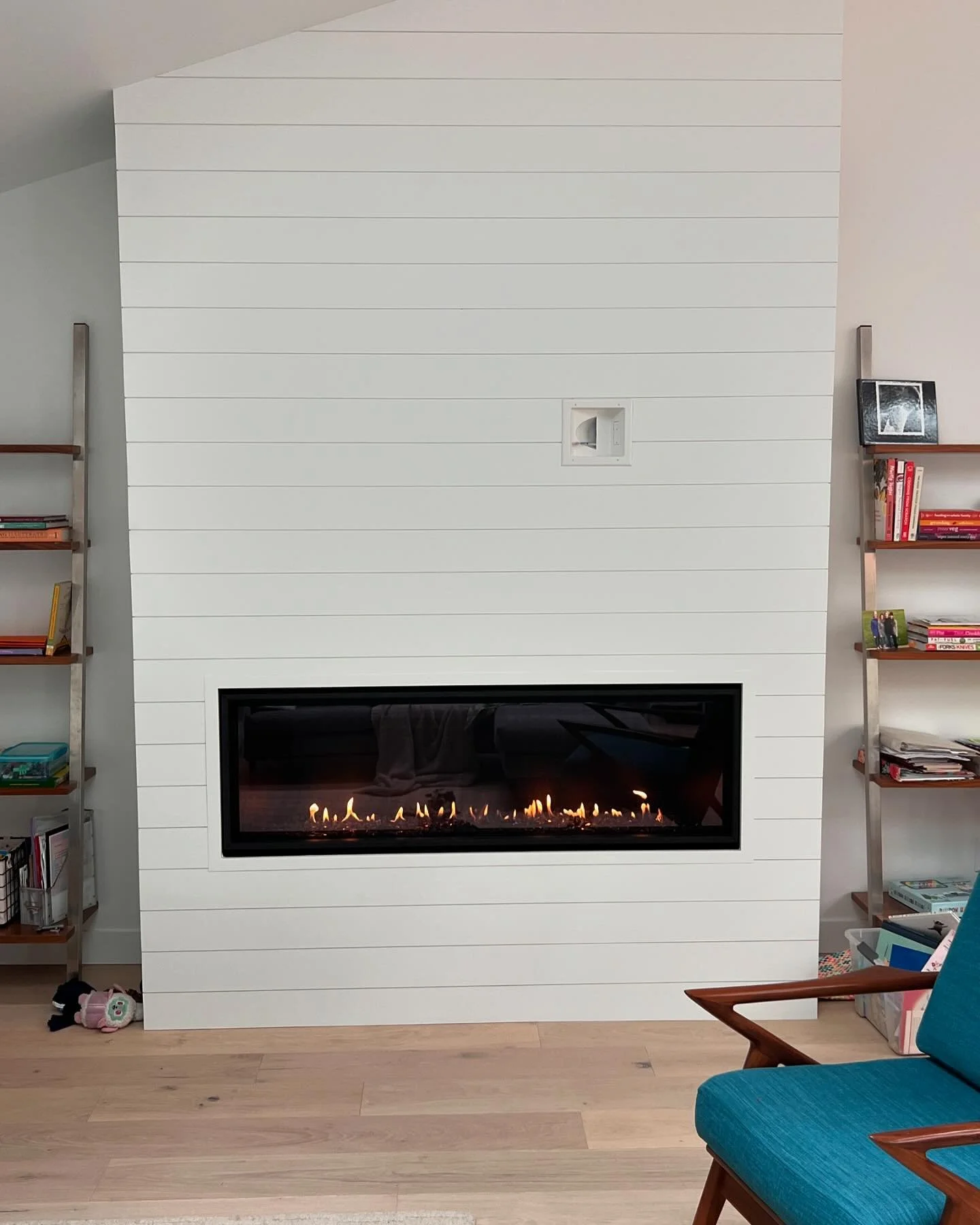 @marquisfireplaces Serene 60 PF2 w/ Standard Bronze Media, Standard Screen, Vented Chase ( combustible material right to the viewing area) and Side Grills for Vented Chase on Propane Gas

#gasfireplace #propanefireplace #gas #banthegasban #fireplace 