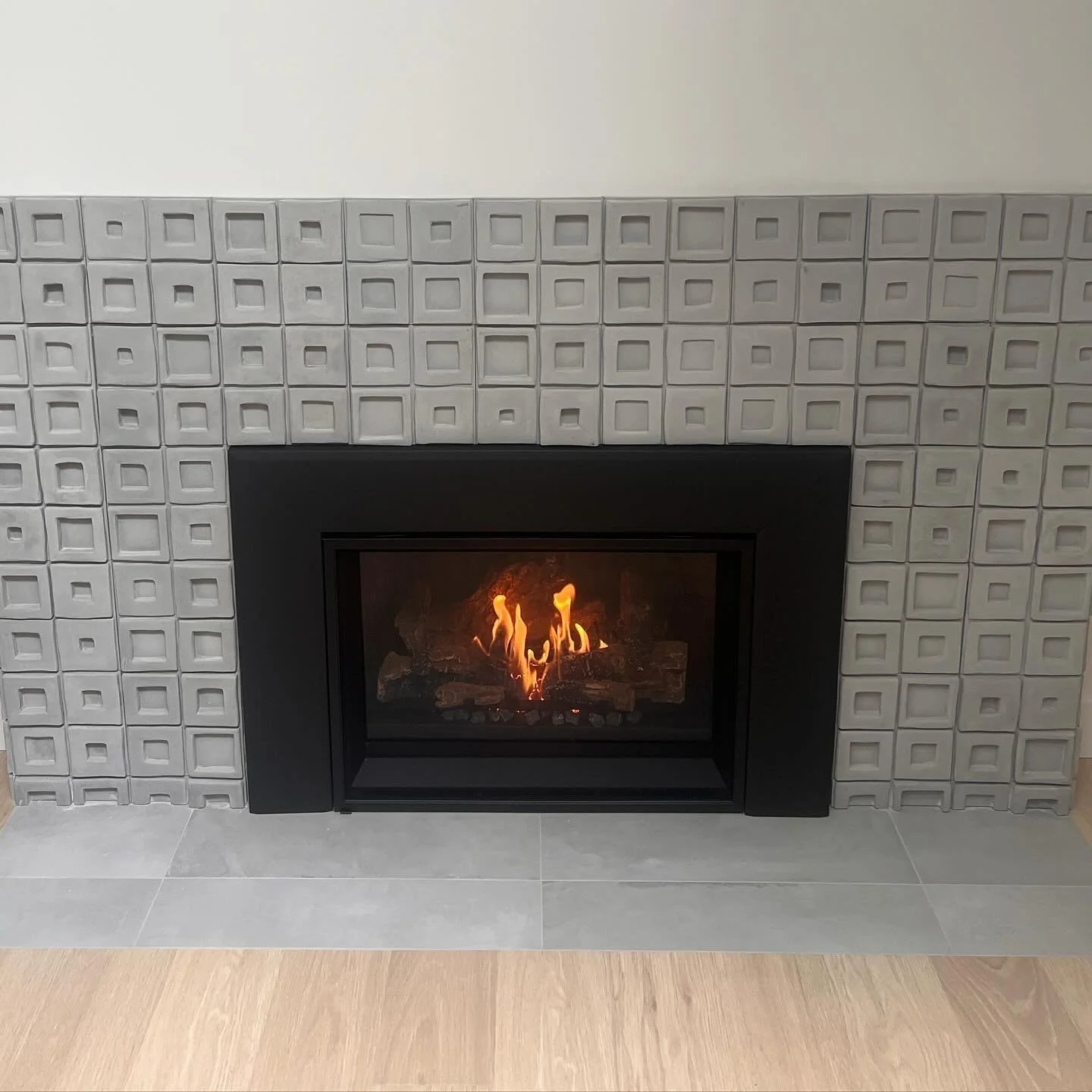 @envirofireplaces E25i 

#fireplace #fireplacemakeover #gasinsert #banthegasban #remodel