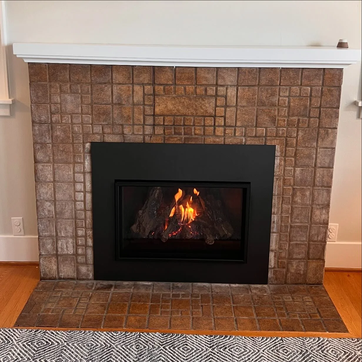 @envirofireplaces E33i w/ Custom 4 Sided Surround, Standard Black Interior Panels and Traditional Logs.

#gasinsert #fireplace #fireplacemakeover #fireplaceconversion #gas #banthegasban #gasconversion #fireplaceupdate