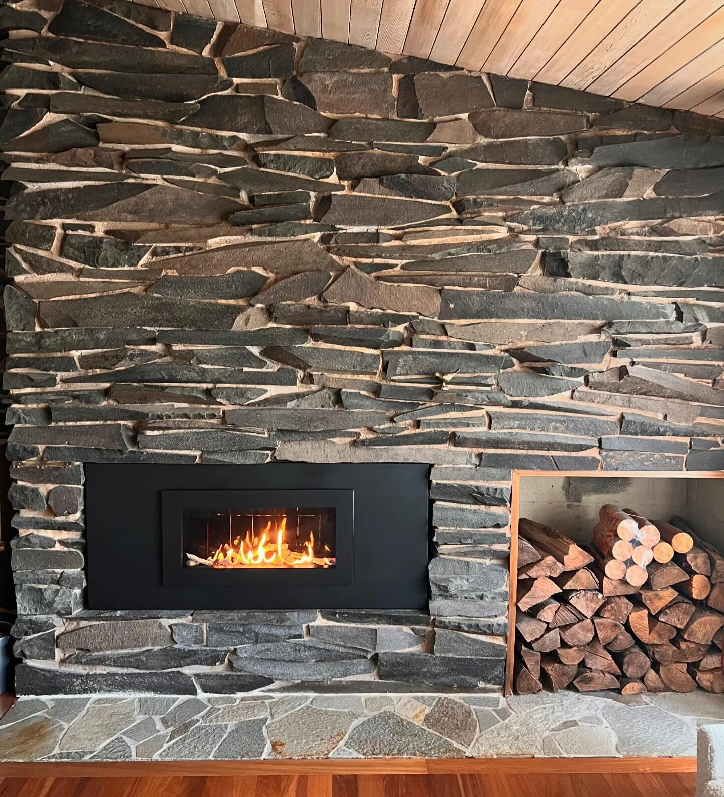 @solasfireplaces Twenty6 FI w/ Custom Symmetrical Surround in Black &amp; Birch Logs

#fireplaceupgrade #gasinsert #gas #fireplaceconversion #fireplace