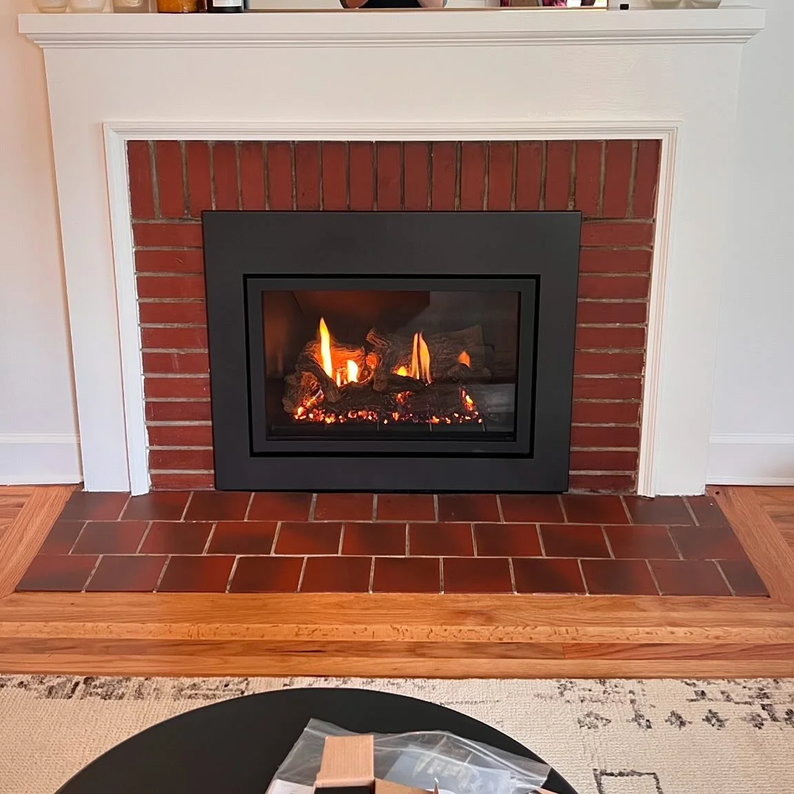 @archgardfireplaces Chantico 31 w/ Classic Logs, Custom 4 Sided Surround and Standard Black Interior Firebox.

#gasinsert #gasfireplace #fireplace #fireplaceconversion #fireplaceupdate #gasconversion #gas #stopthegasban #furnace #poweroutage