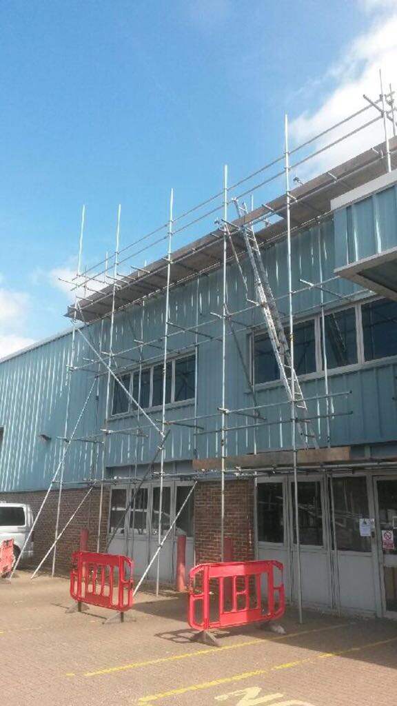 Scaffold erection for commercial box gutters
