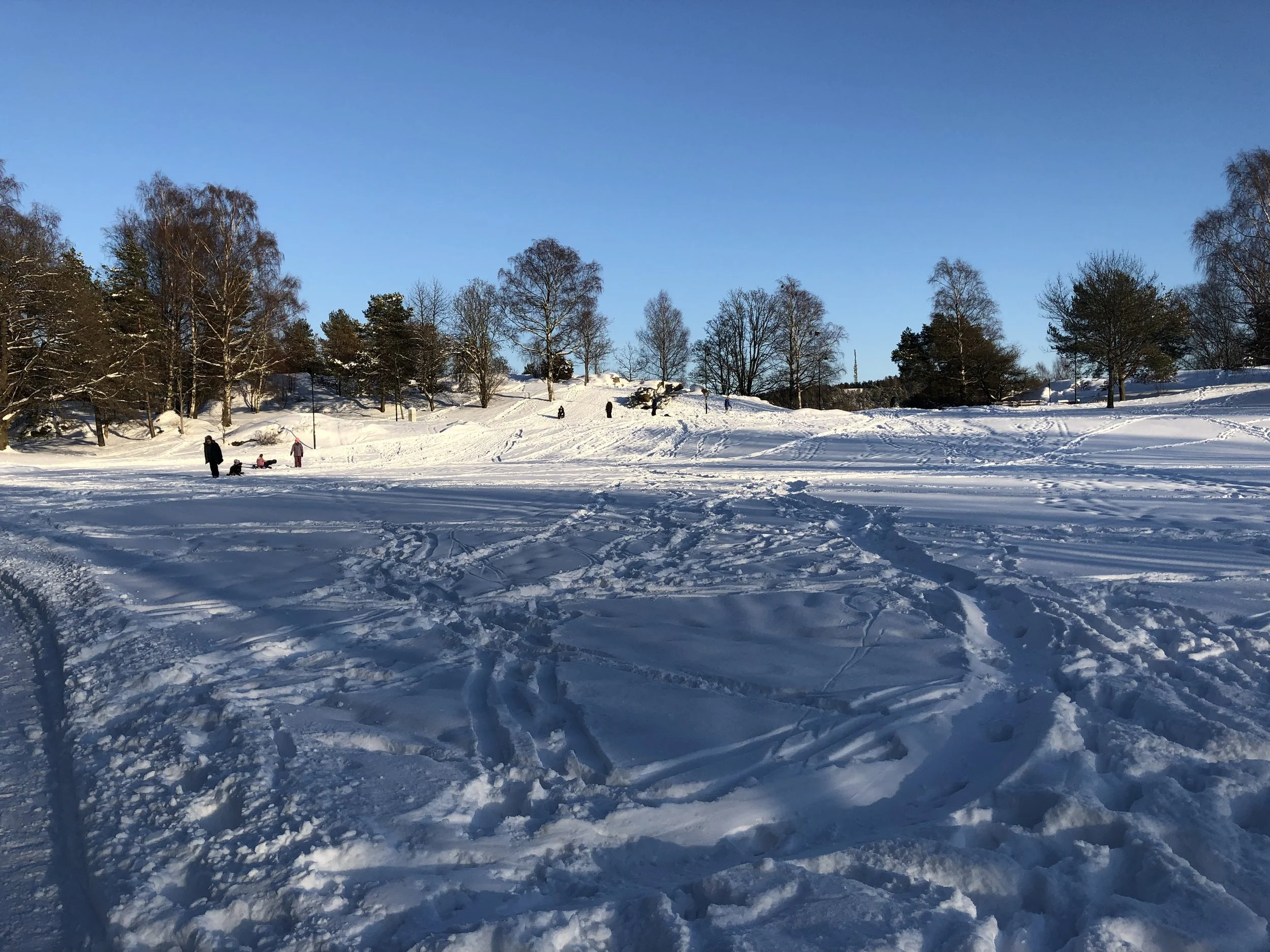 Nesparken bød på akevær i starten. I Moss må snøen nytes raskt og effektivt!