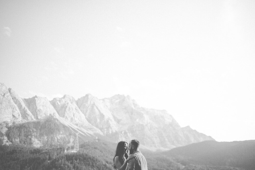 Engagement-Pärchenfotos-Eibsee-Zugspitze (4 von 34).jpg