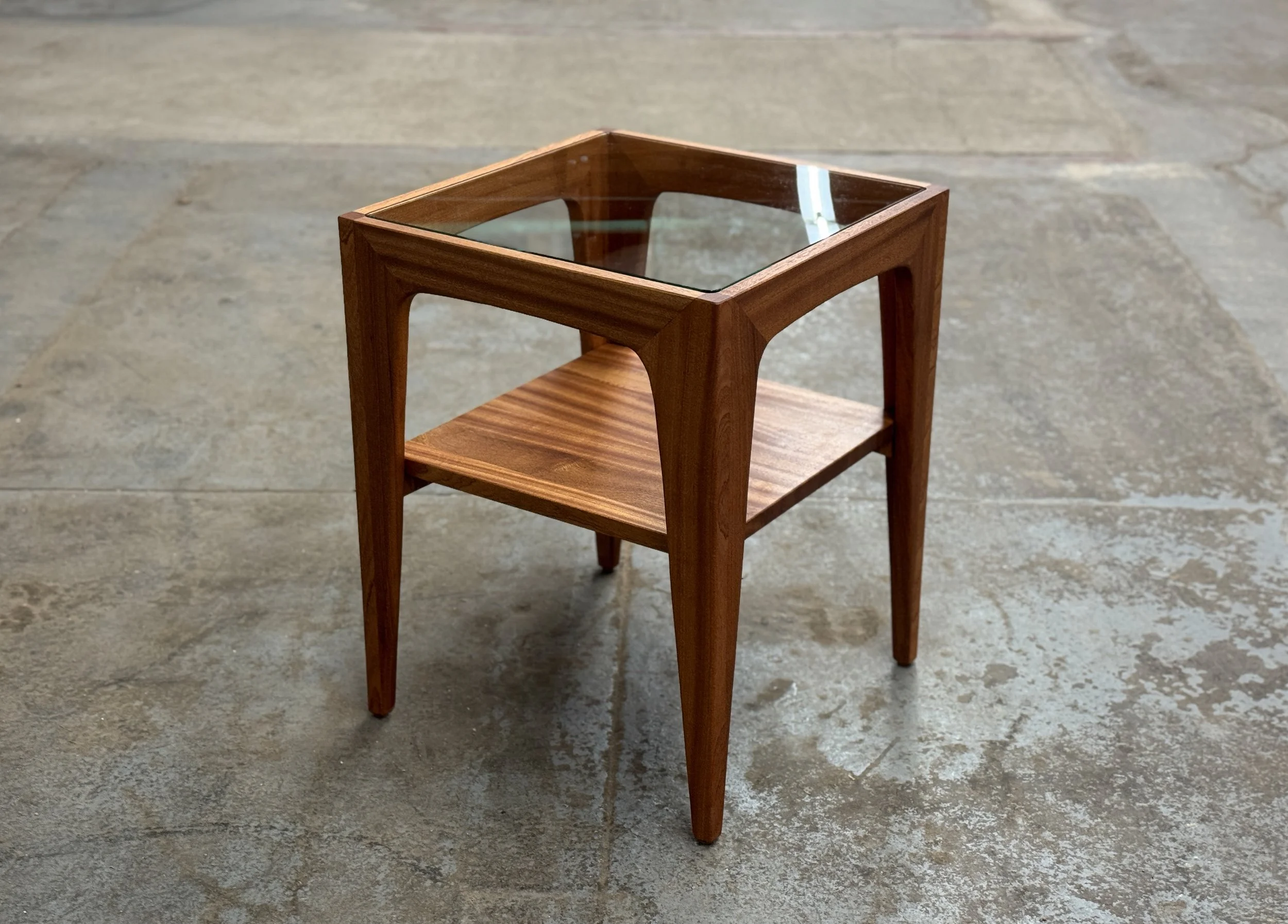 VISTA SIDE TABLE