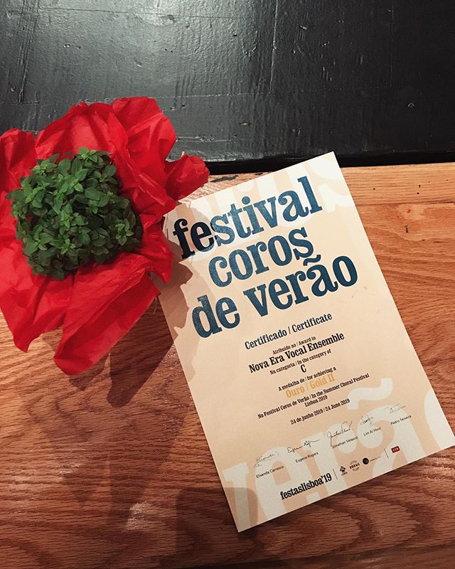 Ainda estamos a assimilar tudo o que aconteceu este fim de semana! Participamos no Festival Coral de Ver&atilde;o e trouxemos para casa dois pr&eacute;mios de ouro! Foi um fim de semana com muita m&uacute;sica e muitos sentimentos &agrave; mistura! U