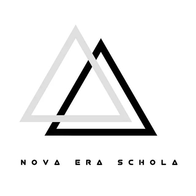 Prenda de Natal! Nasceu o NOVA ERA SCHOLA.
Um coro para todos aqueles que querem ir mais longe no mundo coral. Temos acompanhamento vocal individualizado e aulas de leitura de partituras para que evoluas o mais r&aacute;pido poss&iacute;vel e, quem s