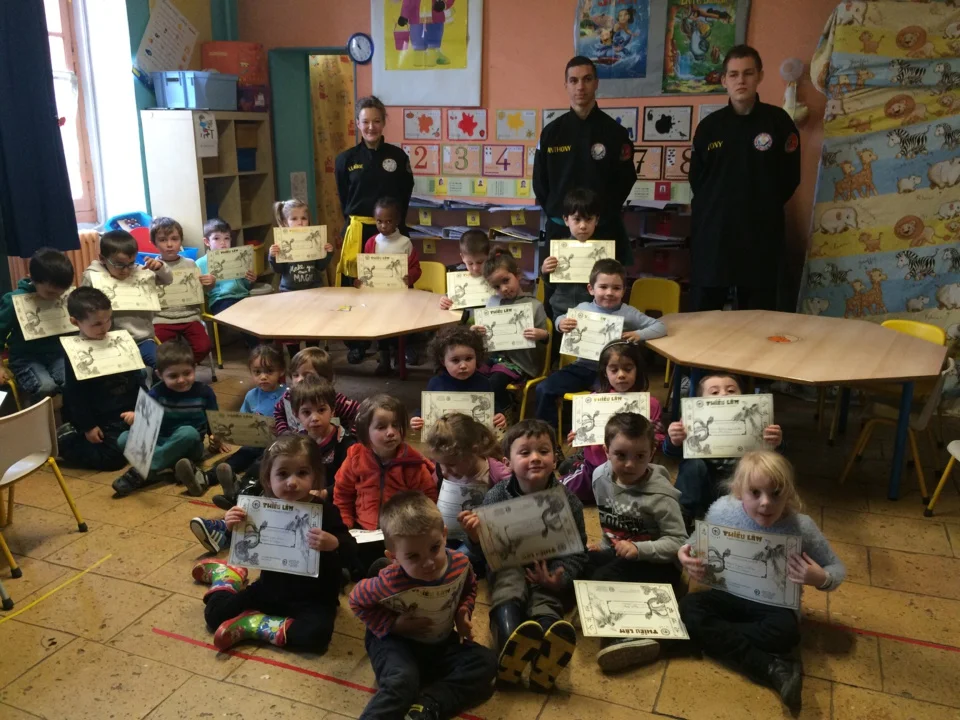 Les écoles s'initient aux arts martiaux grâce aux services civiques