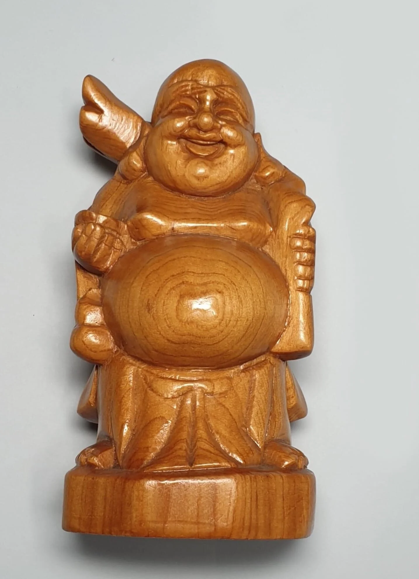 Bouddha en bois clair
