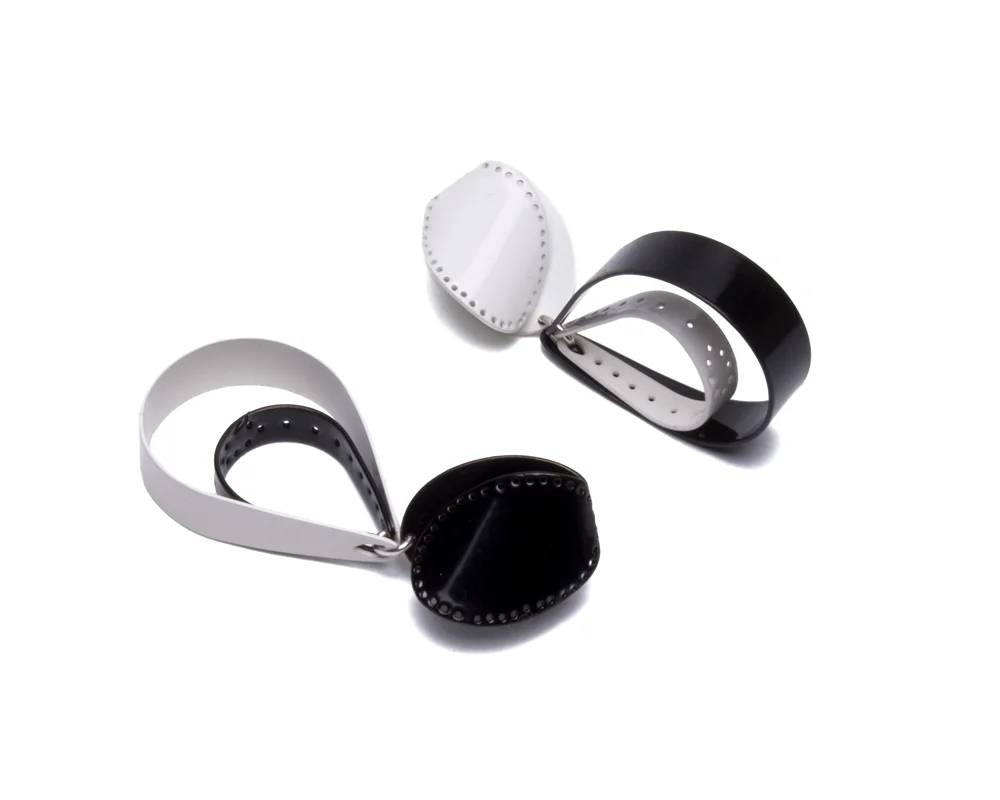 Folded Teardrop Earrings | cream, black