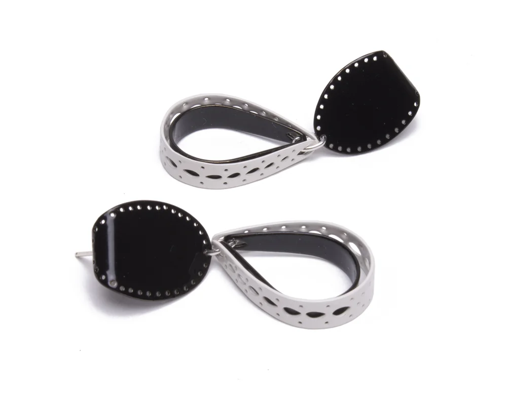 Decorative Studs with Pierced Teardrops | black, cream