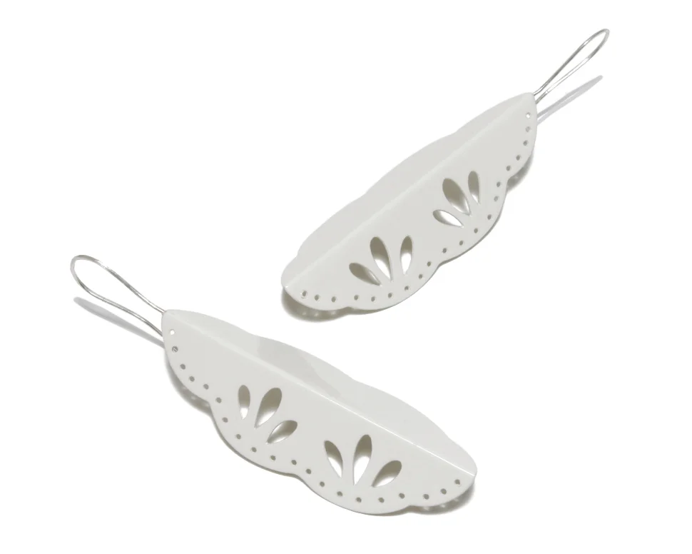 Decorative Edge Earrings | cream