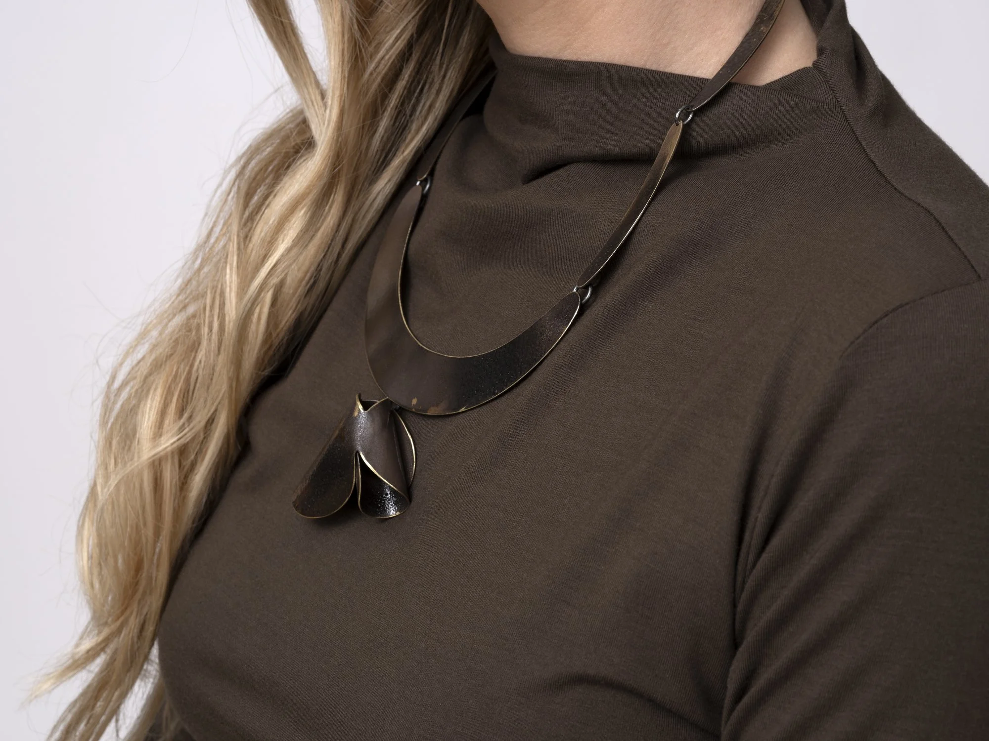 Collar_w_Folded_Pendant_Nova_detail_OTB copy.jpg