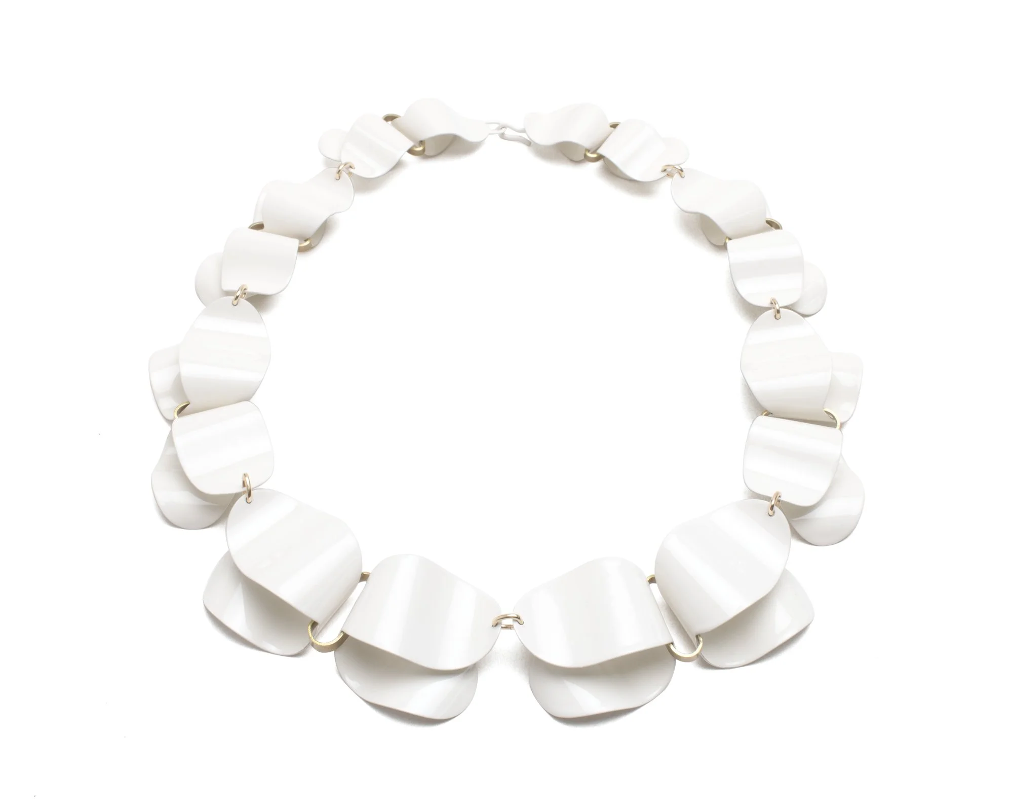 Slide_Fold_Neckpiece02_cream.jpg
