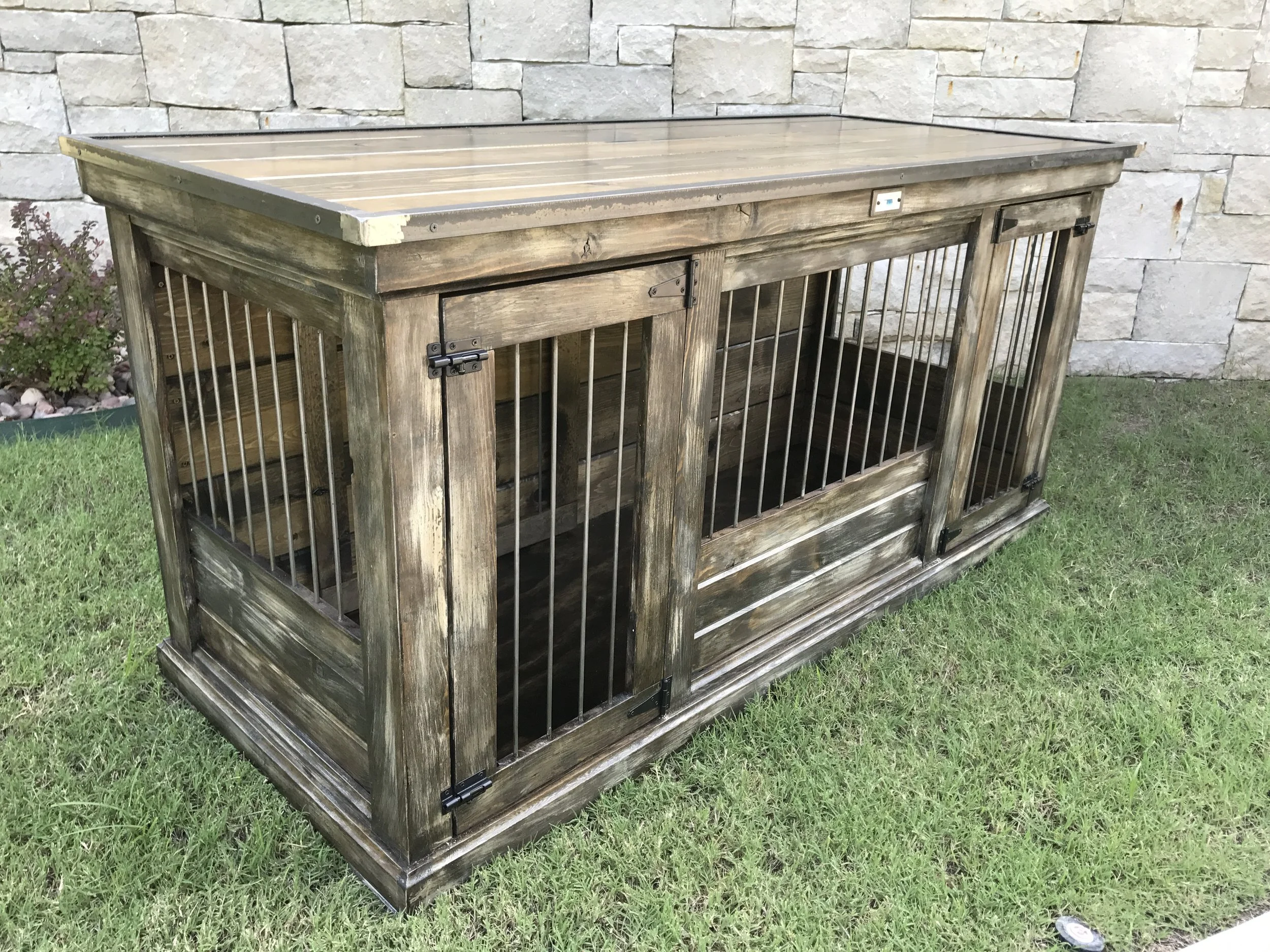 Double Dog Kennel with Cubbies