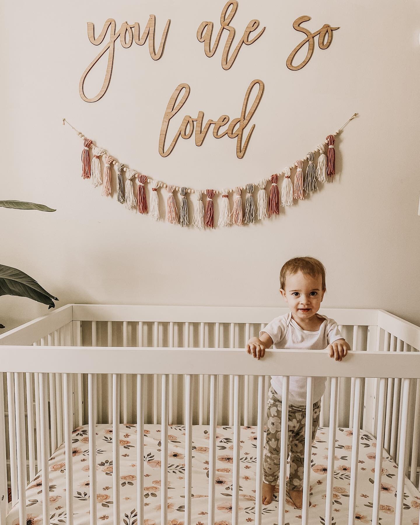 My feed is way over due for a new pic, so here&rsquo;s one of the few good ones we got from our mini photo shoot the other morning. She only stands still for about .25 seconds but dang, I&rsquo;ve been loving this age😍

#momlife #firsttimemom #mothe