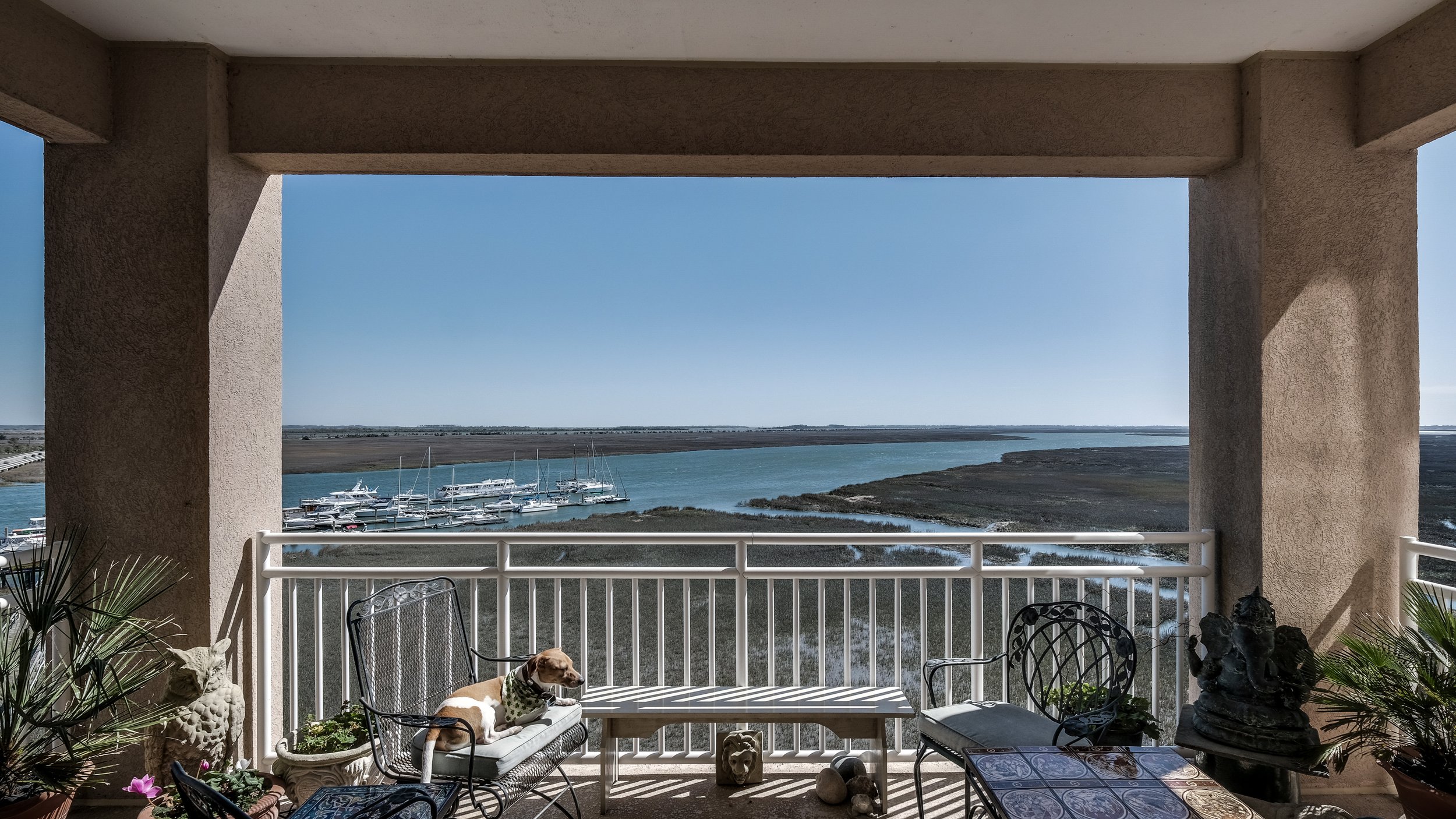 Bull River Yacht Club–balcony