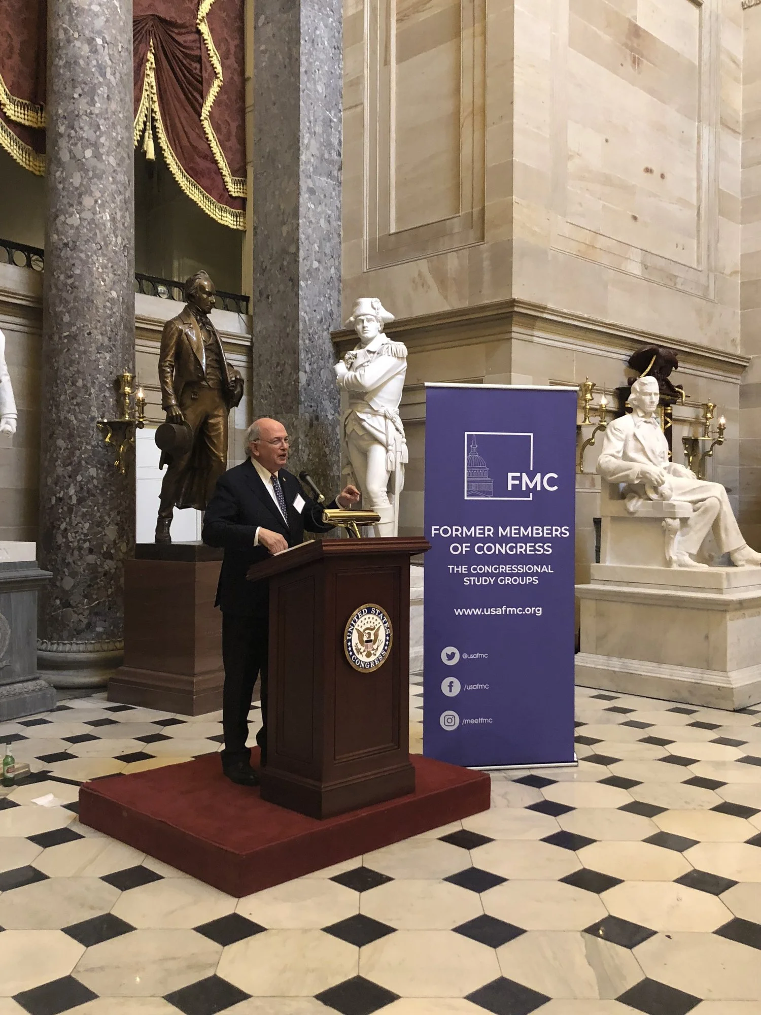 New FMC President Martin Frost (D-TX, 1979-2005) addressing the crowd at the Annual Meeting Distinguished Service awards Reception in statuary hall.