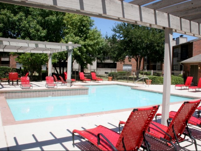 woodcrest-lubbock-tx-sparkling-and-refreshing-pool (1).jpg