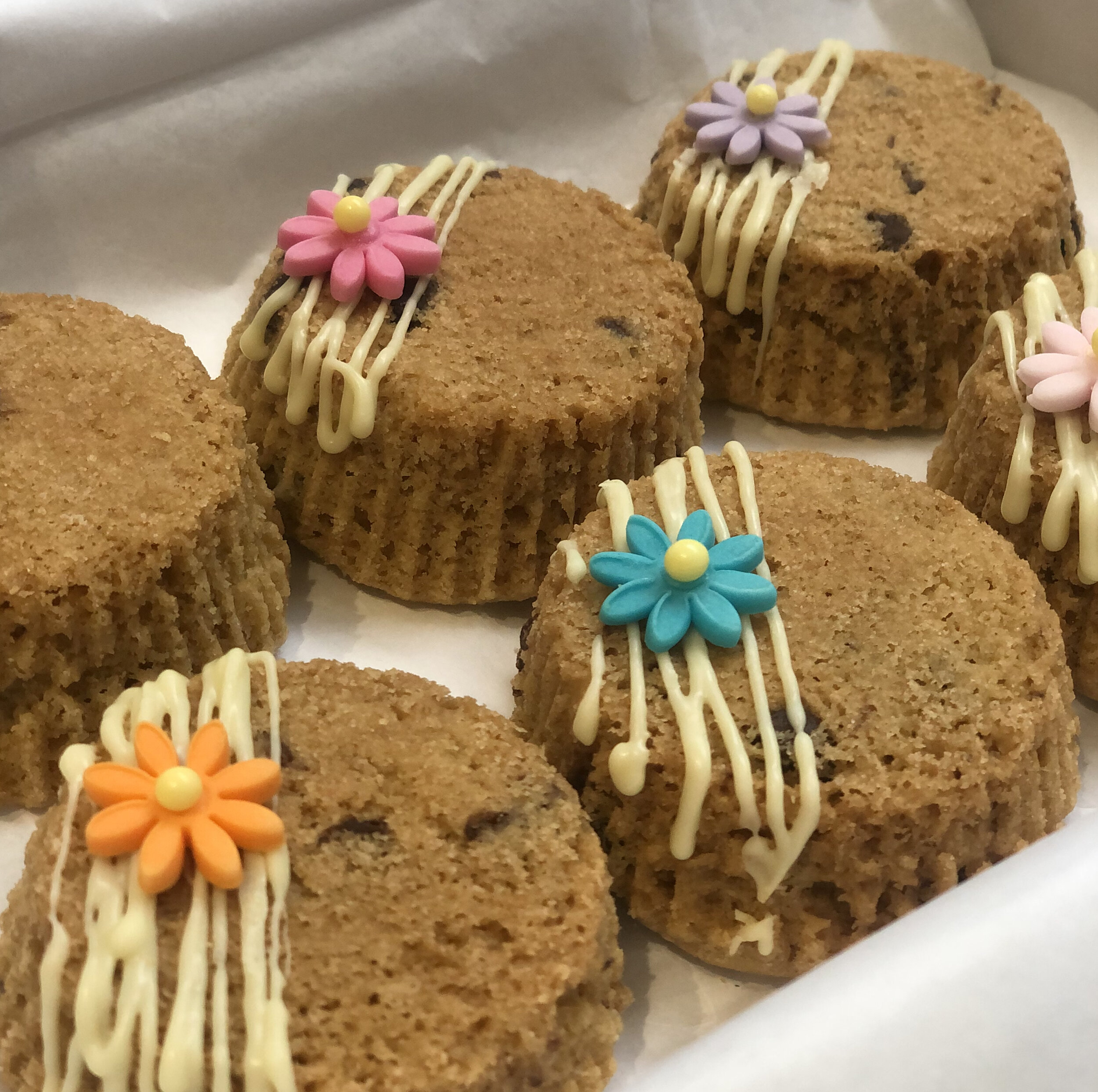 Cookie cake - daisies close up.jpg