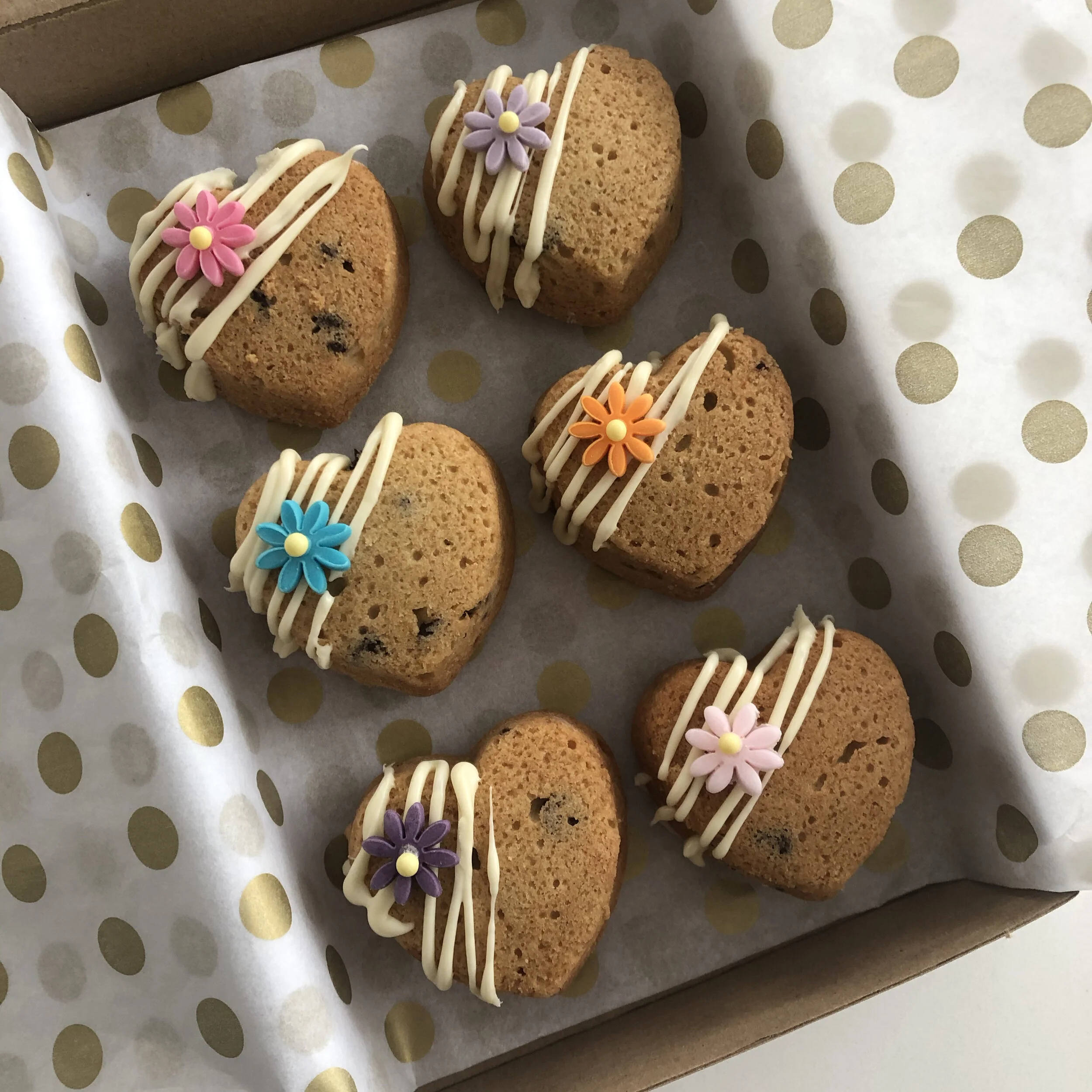 Cookie cakes - hearts daisies .jpg